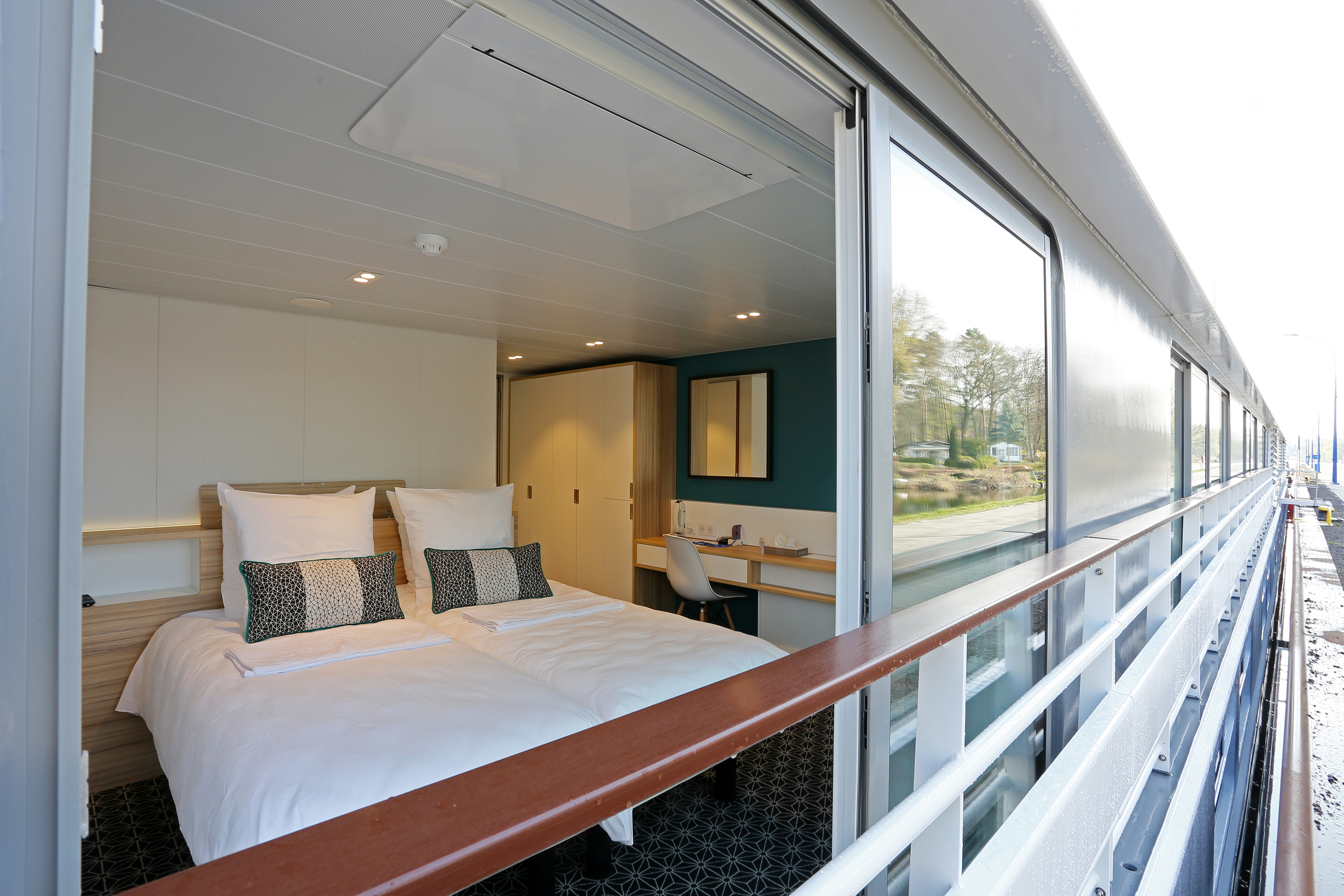 CroisiEurope MS Elbe Princesse Cabin 7.jpg